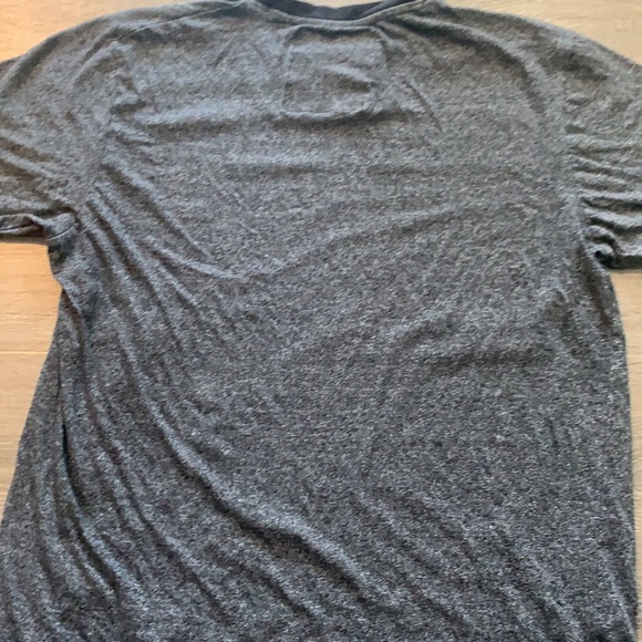 Broken thread t-shirt - Picture 3 of 3